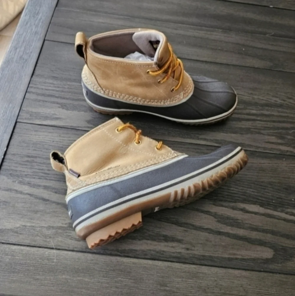 Eddie Bauer Women's Hunt Pac Mid Boots.